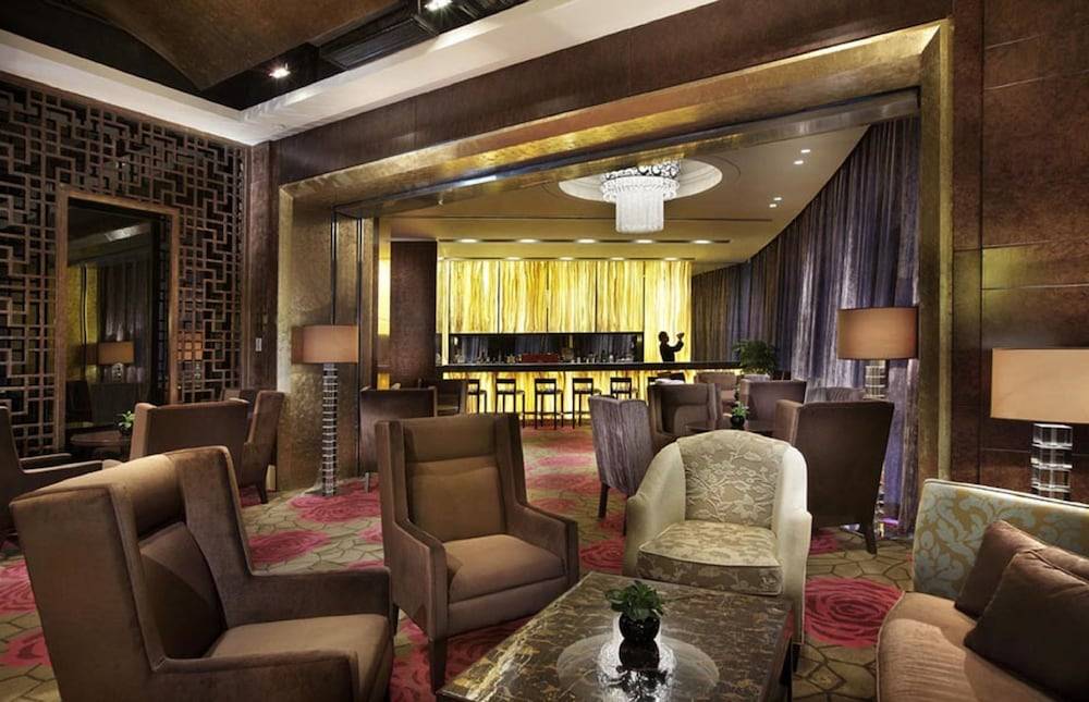 Lake View Hotel 2