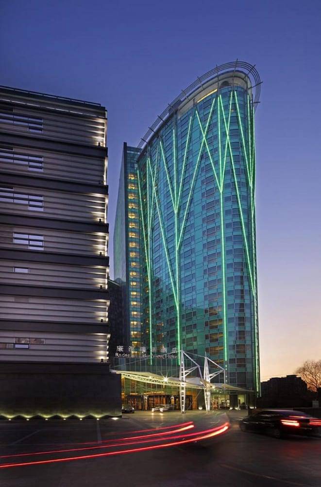 Lake View Hotel 1