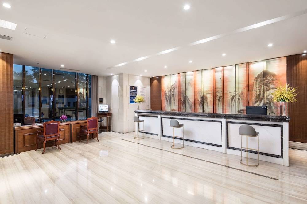 Ramada by Wyndham Beijing Airport 2