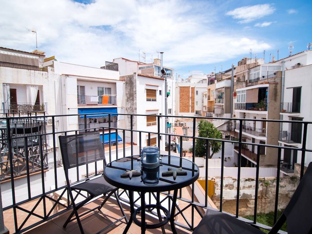 Lucas House Apartments by Sitges Group 1
