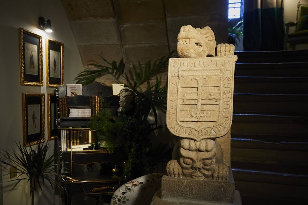 Helguera Palacio Boutique & Antique 1