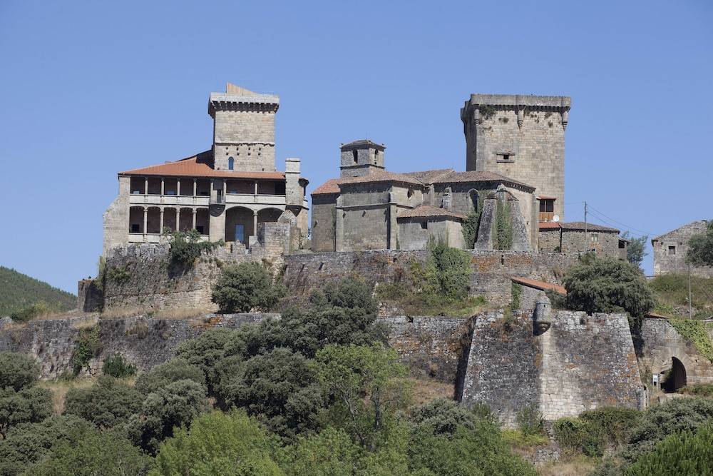 Parador Castillo de Monterrei 1