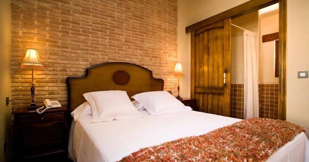 Posada Los Condestables Hotel & Spa 1
