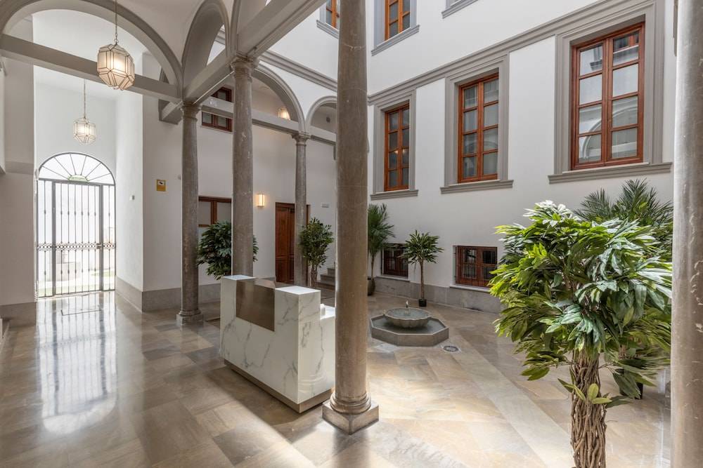 BiBo Suites Palacio de Portago 1