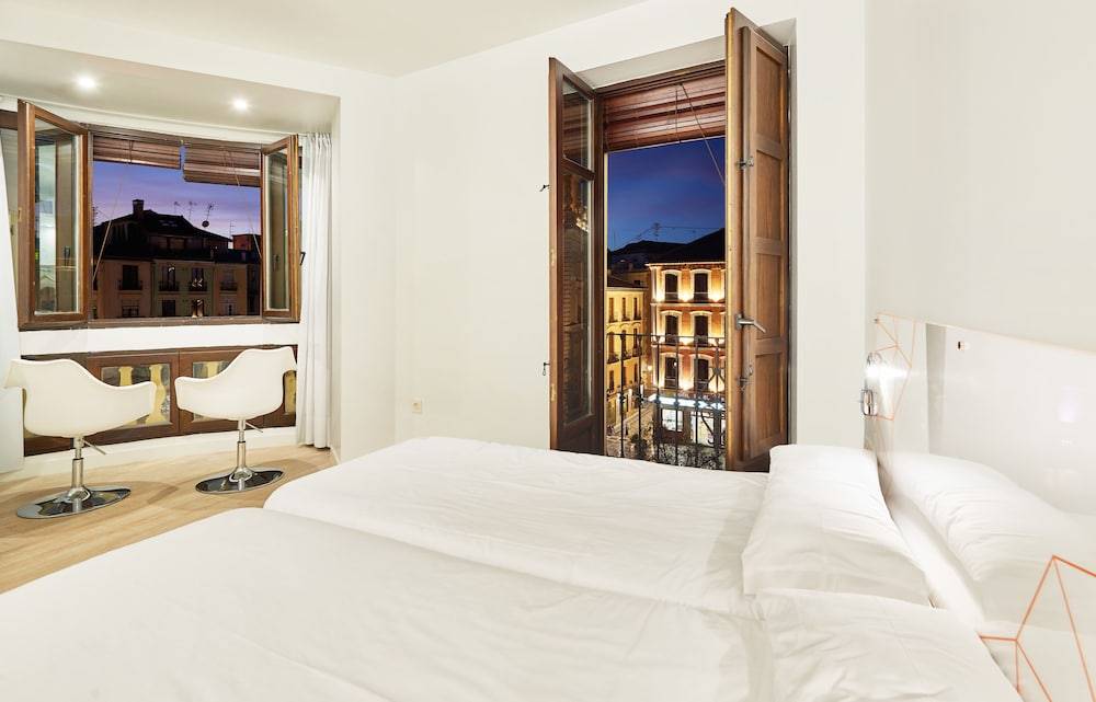 AMC Granada Hostal 1