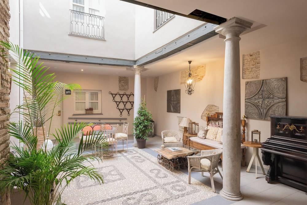 Apartamentos Luna Suites Palacio Almagra 1
