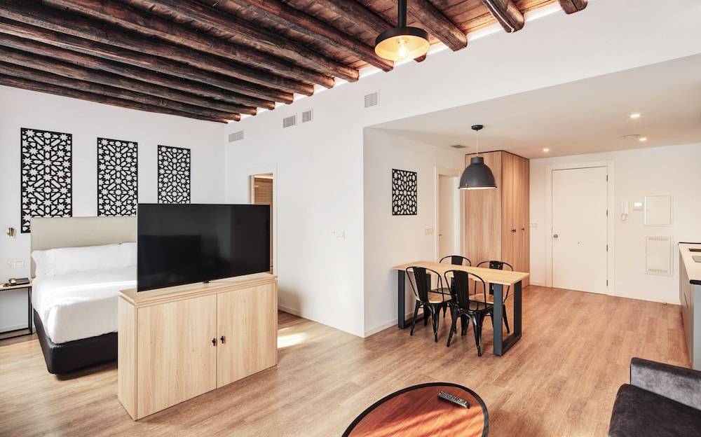 Sercotel Granada Suites 2