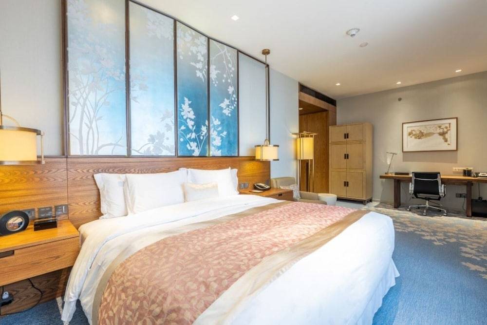 HUALUXE Shanghai Twelve At Hengshan by IHG 1