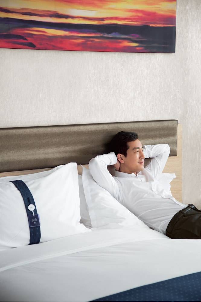 Holiday Inn Express Shanghai Zhenping by IHG 2