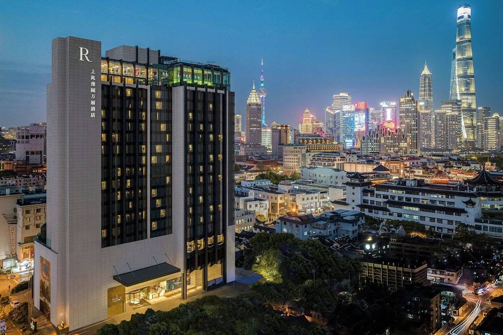 Renaissance Shanghai Yu Garden Hotel on the Bund by Nanjing Road 1