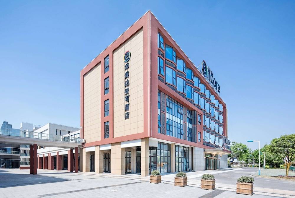 Ramadaencore By Wyndham Shanghai Pud ong Airport -Provide free 24hour shuttle bus service for airport pick-up and drop-off at Pud ong Airport 1