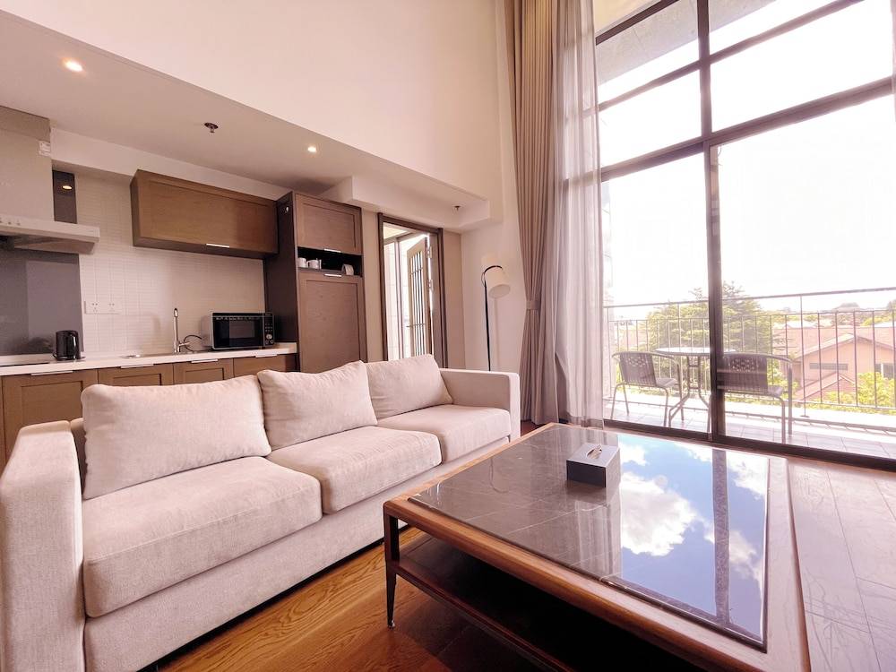 Novotel Suites Shanghai Hongqiao 2