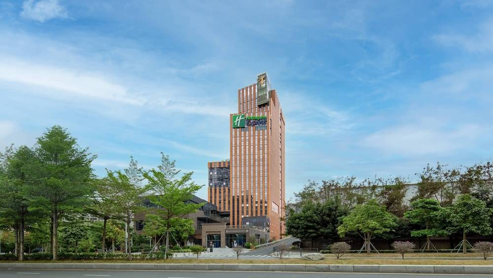 Holiday Inn Express Shenzhen North Station By IHG 1