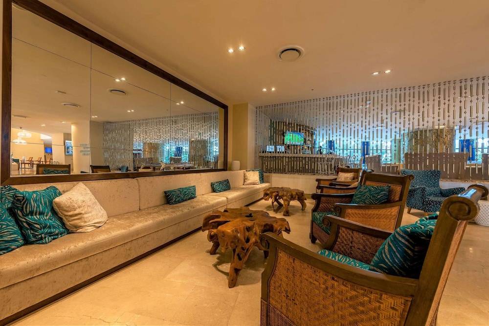 Beachfront Apartment at Radisson Hotel 2