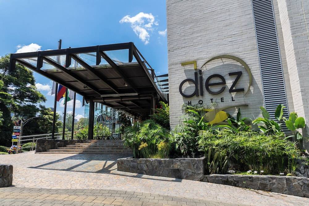 Diez Hotel Categoría Colombia 1