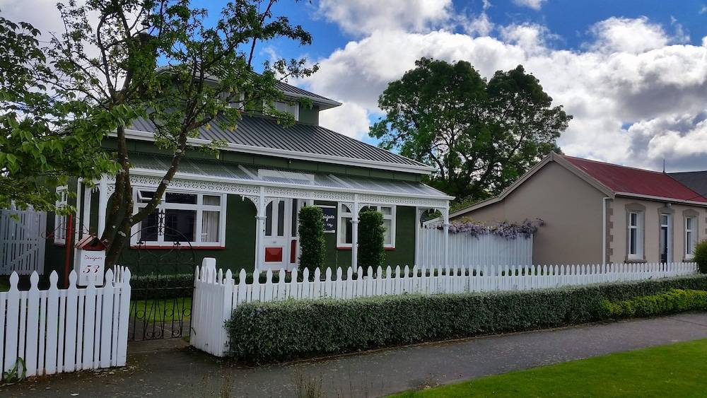 Designer Cottage 1