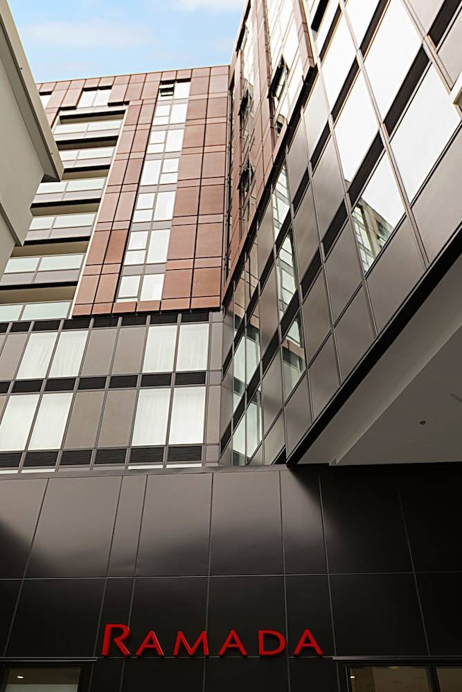 Ramada Suites By Wyndham Victoria Street West 2