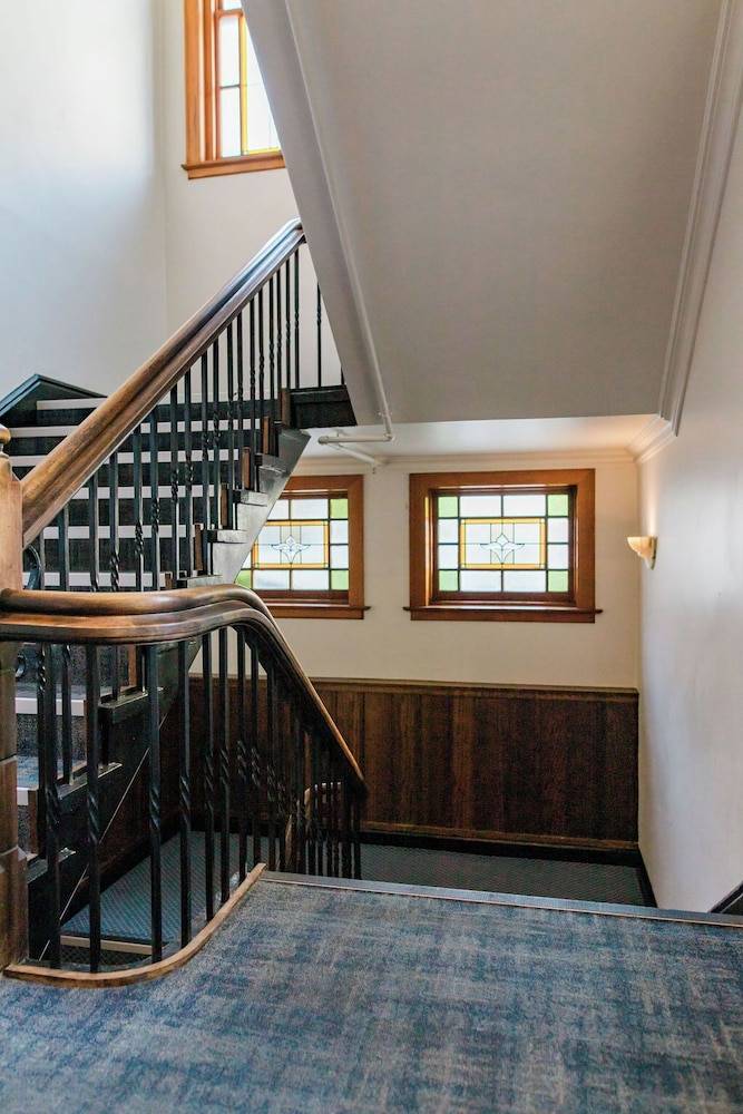 The Cambridge Hotel & Backpackers 2
