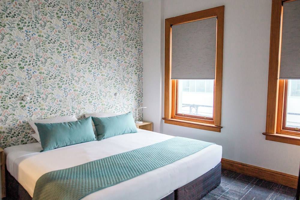 The Cambridge Hotel & Backpackers 1
