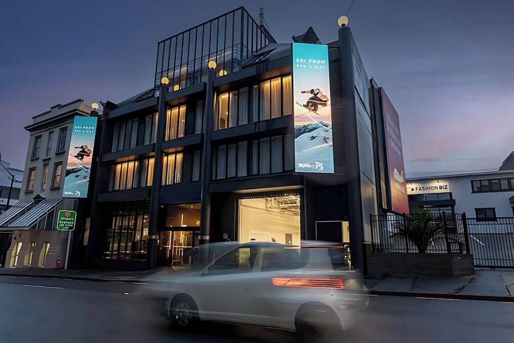 The Viv Hotel Wellington 1