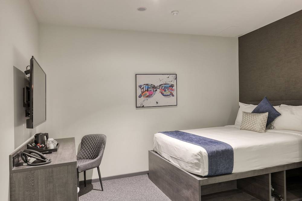The Viv Hotel Wellington 2