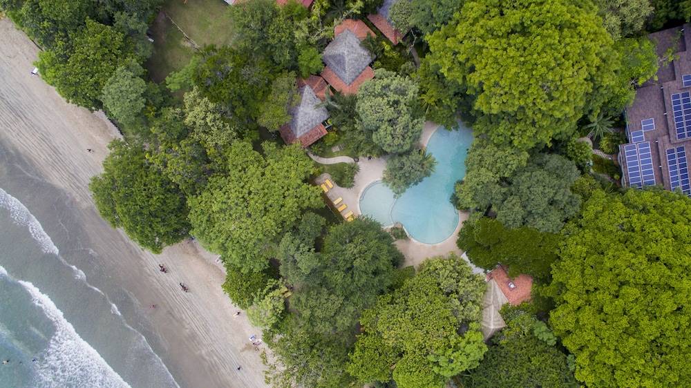 Capitán Suizo Beachfront Boutique Hotel 1