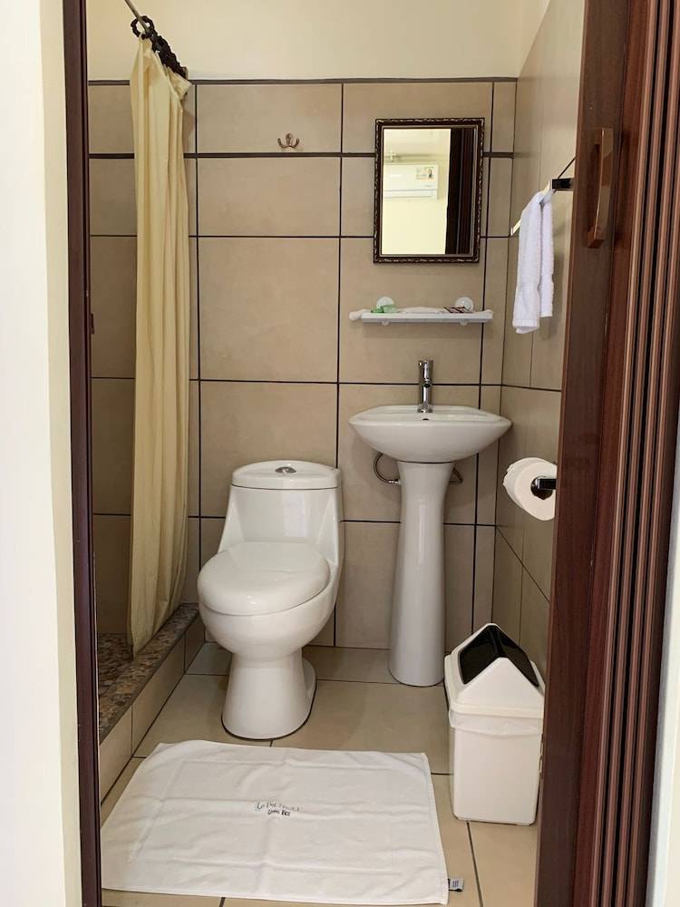 Le Petit Hotel 2