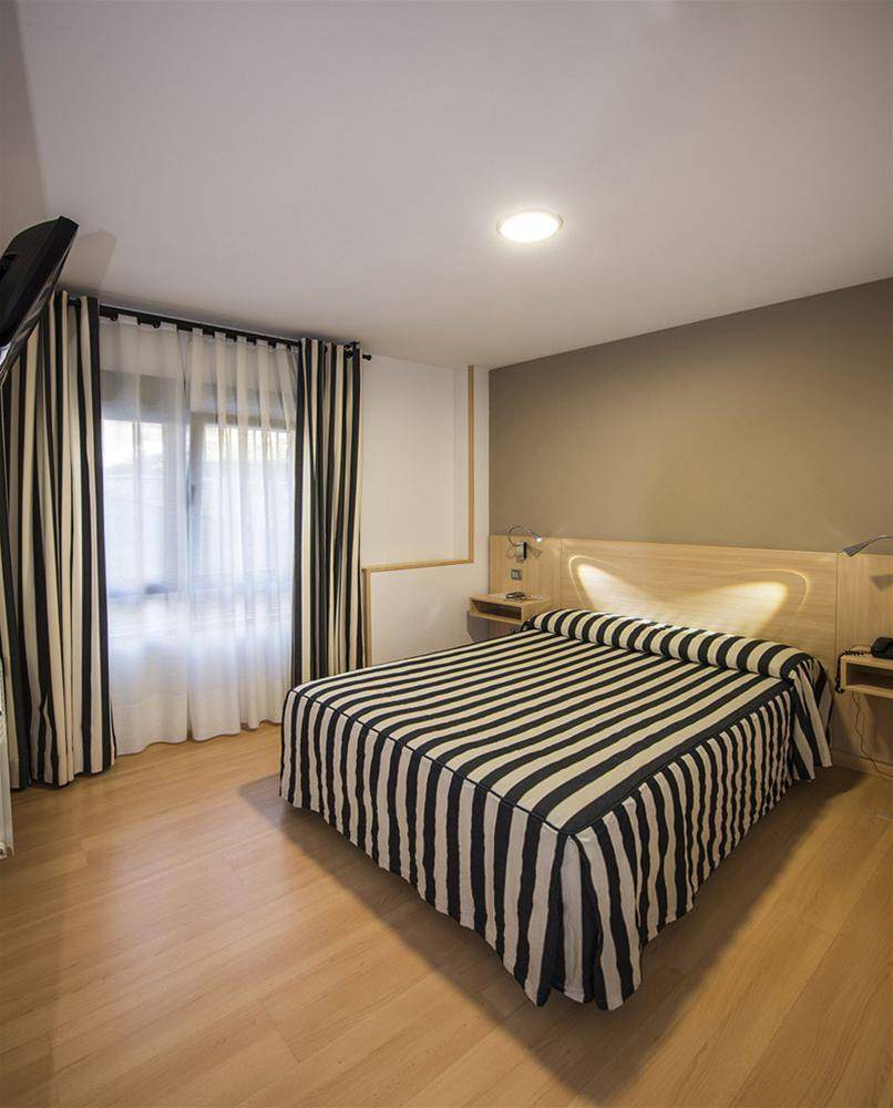 Hotel Puerta de la Santa 2