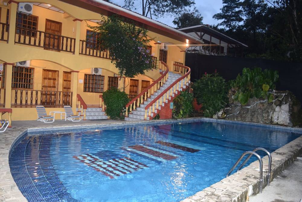 Hotel Tres Banderas 1