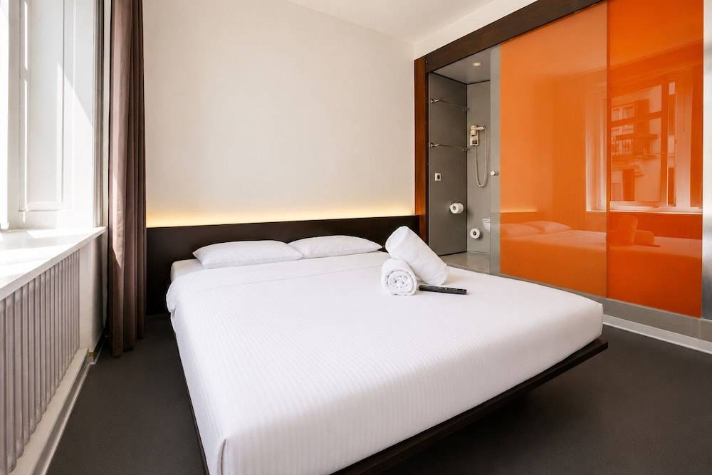 easyHotel Zürich City Centre 1