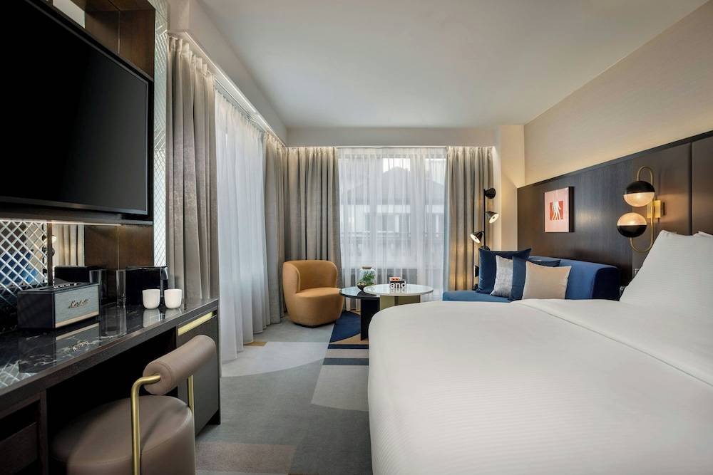 Neues Schloss Privat Hotel Zurich, Autograph Collection 1