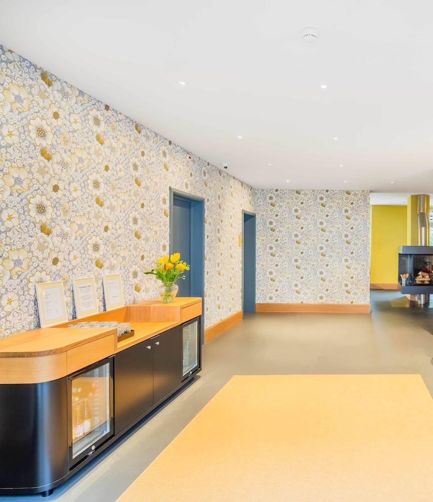 Alma Hotel - Boutique hideaway by the lake with rooftop and ladies-only wellness 2