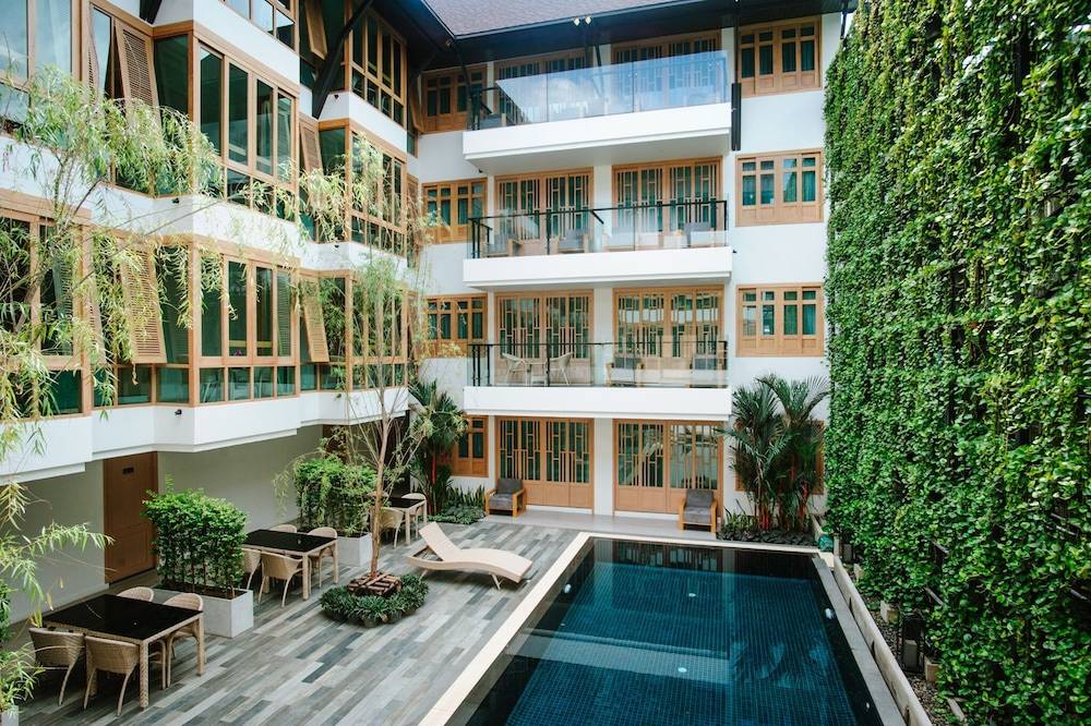 Moon Dragon Hotel 1
