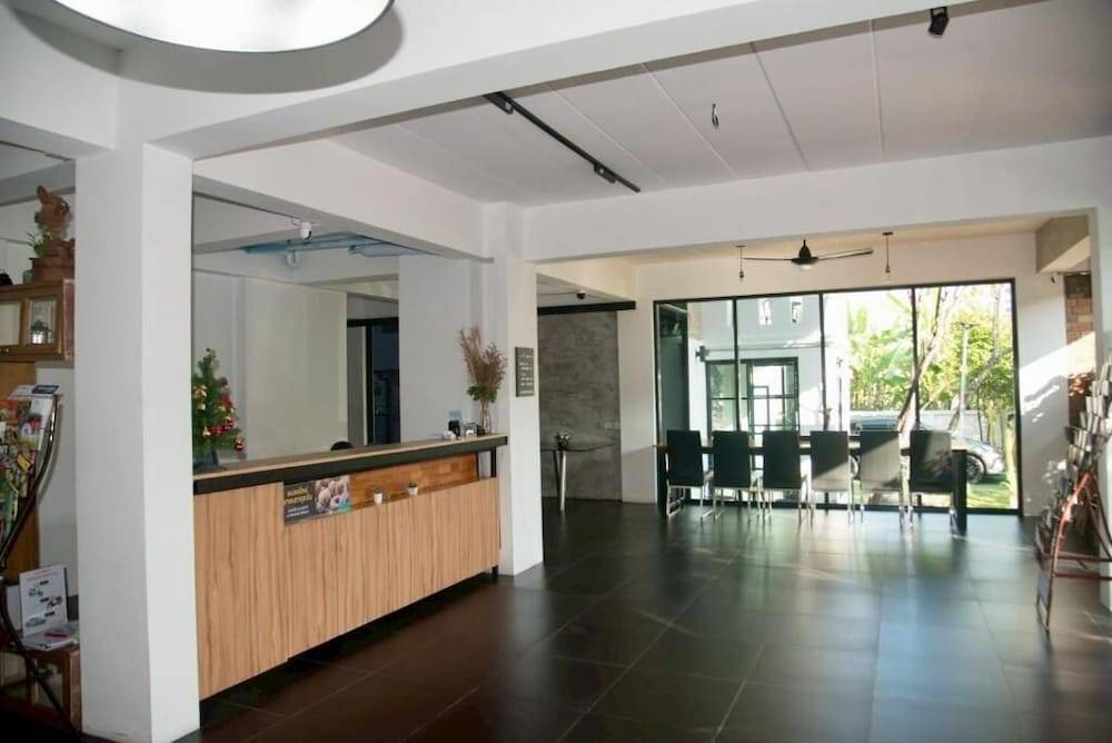 Azz Hotel 1