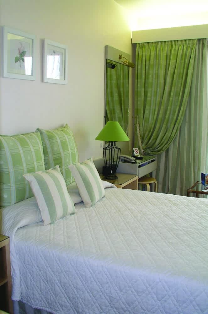 The Park Hotel Piraeus 1
