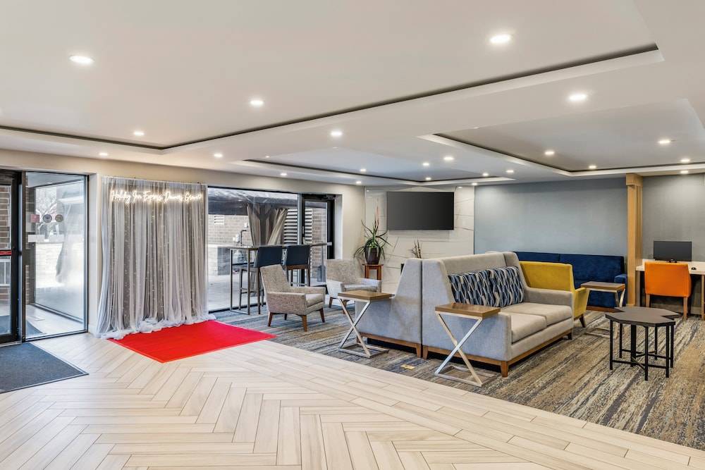 Holiday Inn Express CHICAGO-DOWNERS GROVE by IHG 1
