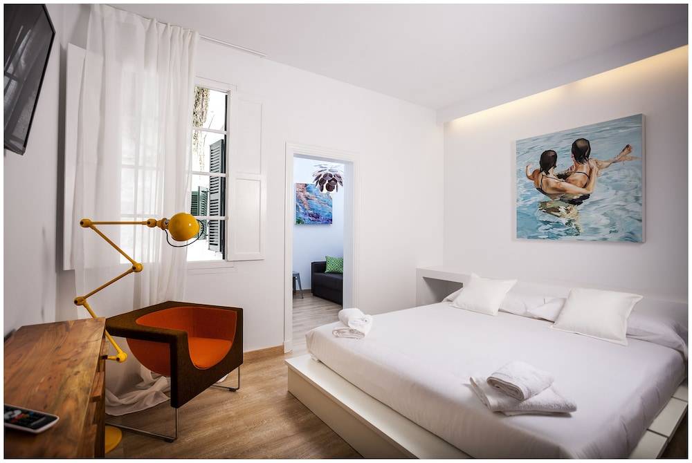 Cheap & Chic Hotel 1