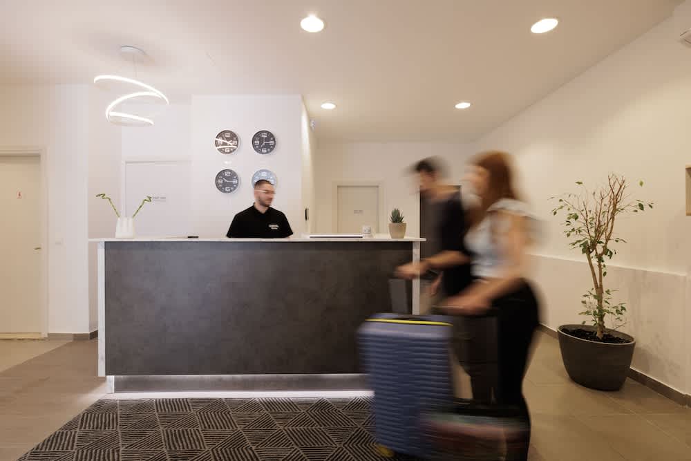 Local Hostel & Suites 2