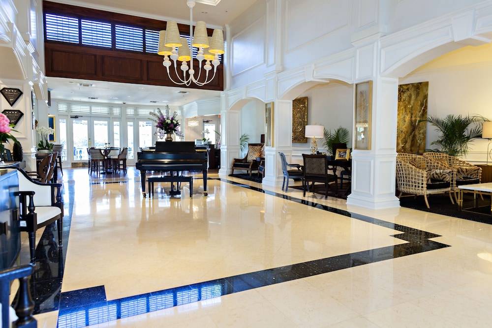 Inn at Pelican Bay 1
