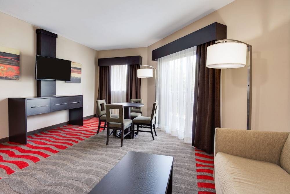 Holiday Inn Express & Suites NAPLES DOWNTOWN - 5TH AVENUE by IHG 2