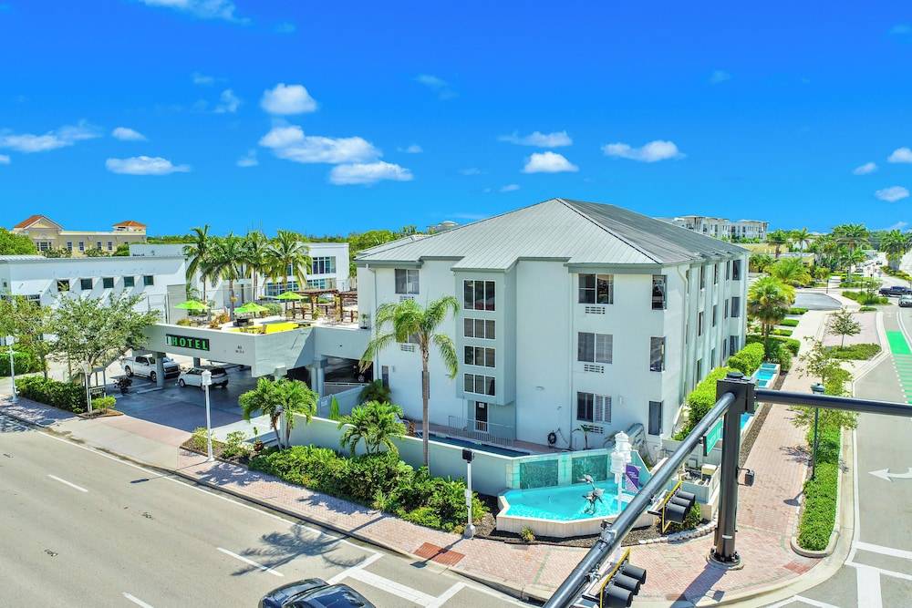 Naples Park Central Hotel 1