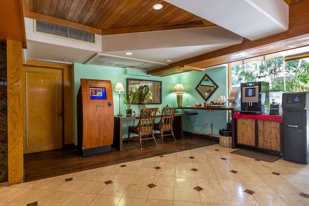 Castle Bamboo Waikīkī Hotel 2