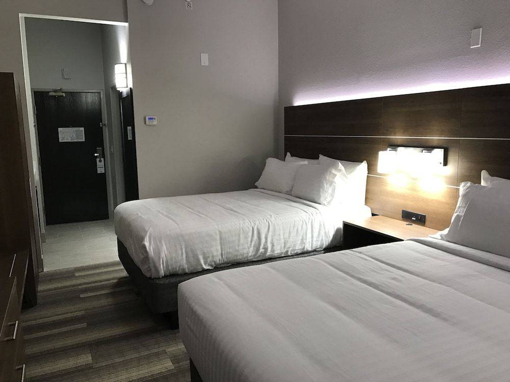 Holiday Inn Express NAPLES SOUTH - I-75 by IHG 2