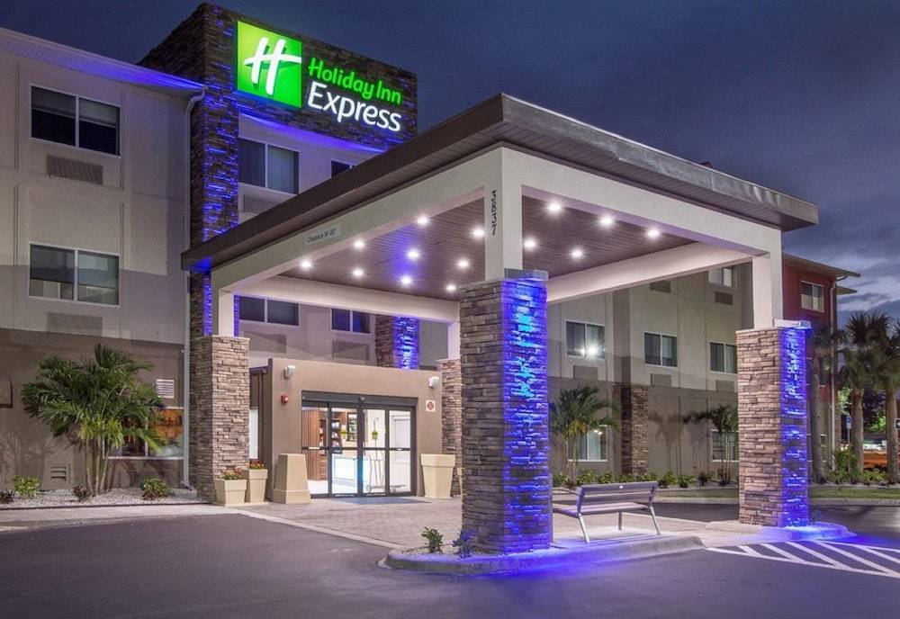 Holiday Inn Express NAPLES SOUTH - I-75 by IHG 1