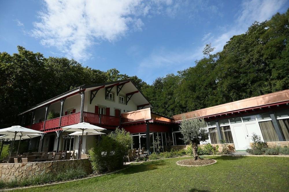 Chez Maman Hotel & Restaurant 1