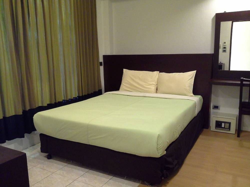 B & B Patong Beach House 2