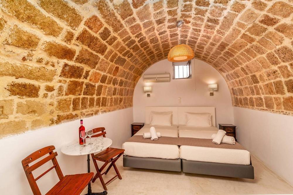 Auberge 32 Old Town 1
