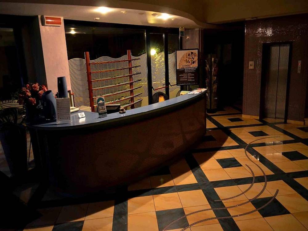 Hotel Diana 2