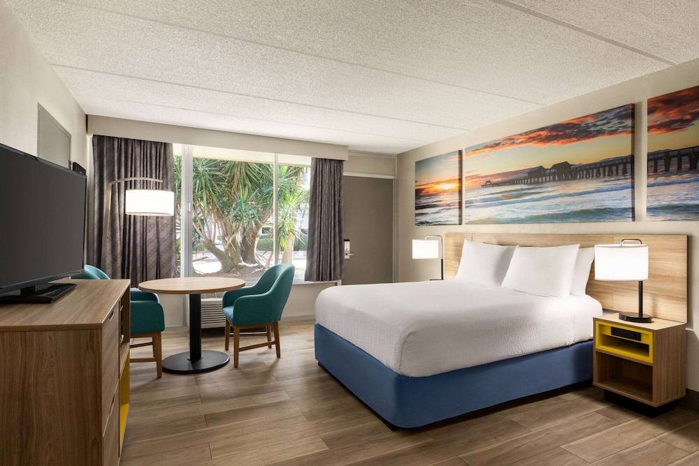 Days Inn by Wyndham Cocoa Beach Port Canaveral 1