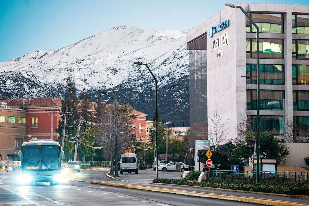 Wyndham Santiago Pettra 1